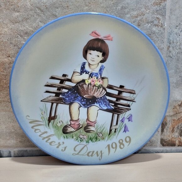 Vintage Schmid Hummel Mother's Day 1989 Pretty As A Picture Decorative Wall Hang - Picture 1 of 12